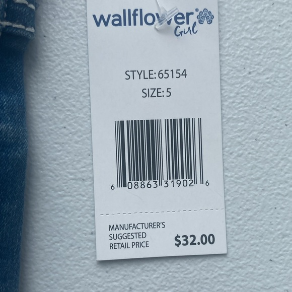 Wallflower embroidered butterfly be you tiful jean short girls 5 - Picture 17 of 17